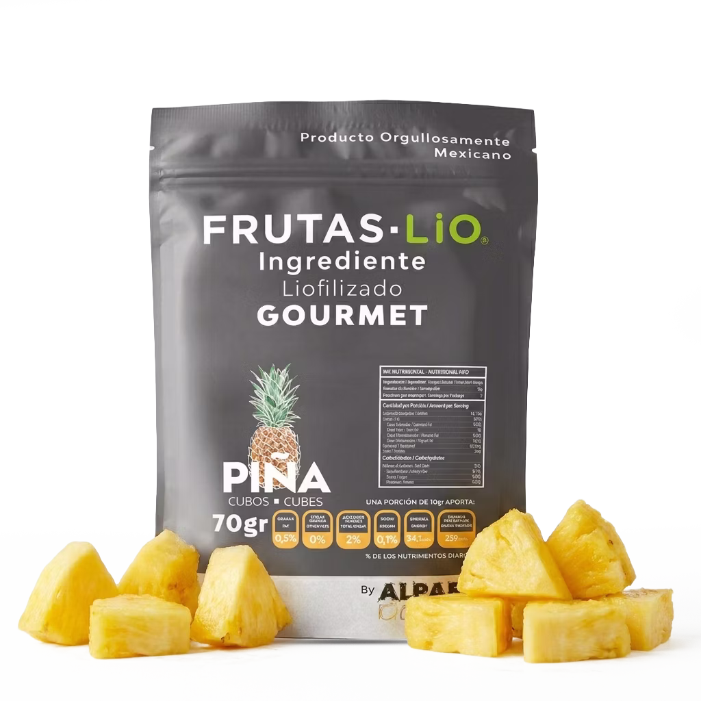 Piña liofilizada LIO ideal para postres, chocolates, bebidas y decoración con sabor tropical, color natural y textura crujiente.